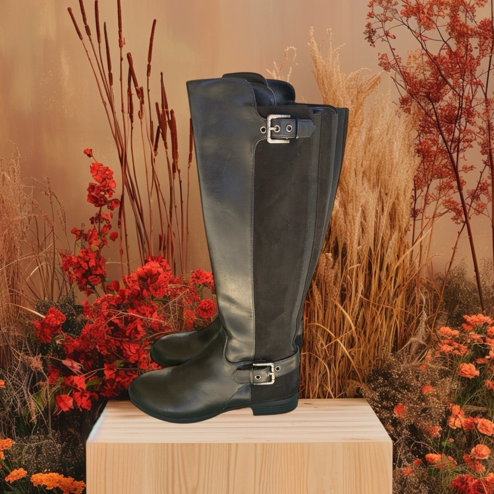 EUC Liz Claiborne Black Fall Knee High Flat zip City Boot Ladies Size 5 Medium.